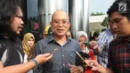 Wakil Bupati Bengkulu Selatan, Gusnan Mulyadi menjawab pertanyaan wartawan usai diperiksa oleh penyidik di gedung KPK, Jakarta, Rabu (30/5). Gusnan diperiksa sebagai saksi untuk tersangka Bupati Bengkulu Selatan Dirwan Mahmud. (Merdeka.com/Dwi Narwoko)