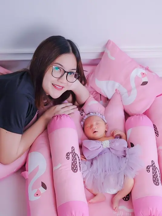 Gendhis Anak Nella Kharisma dan Dory (Instagram/nellakharisma)