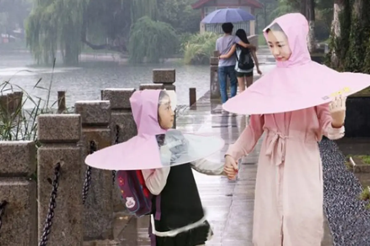 Unik, Jas Hujan Payung Ini Bikin Pemilik Tetap Fashionable