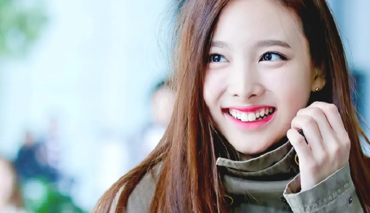 Nayeon Twice punya gigi kelinci yang membuat wajahnya semakin terlihat imut menggemaskan. (Foto: forums.teamtwice.com)