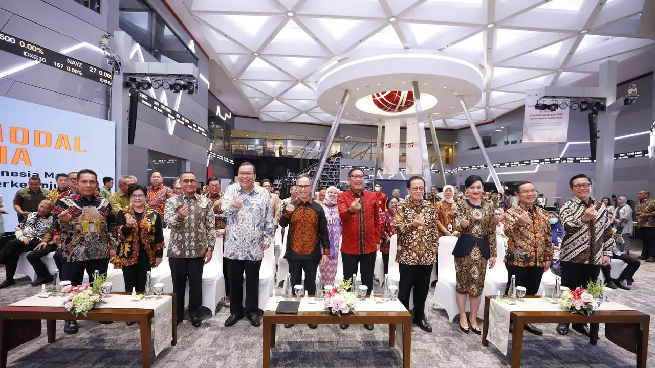 Peringatan Hari Ulang Tahun (HUT) ke- 46 pasar modal Indonesia di Main Hall BEI, Jakarta, Kamis (10/8/2023).