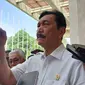 Menteri Koordinator Bidang Kemaritiman dan Investasi, Luhut Binsar Pandjaitan&nbsp;ditemui di JCC Senayan, Jakarta, Rabu (14/8/2024). Menko Luhut mengungkap mengenai masa depan PLTU Suralaya. (Arief/Liputan6.com)