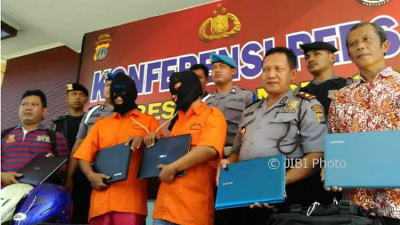 2 Maling Ini Hanya Butuh 10 Menit untuk Bawa Kabur 10 Laptop