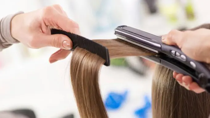Smoothing jadi jalan praktis untuk meluruskan rambut/copyright: thinkstockphotos.com