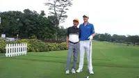 Wakil Direktur Utama BNI Herry Sidharta, berpose dengan Justin Rose, Juara Olimpiade 2016 ketika Tee Off  Turnamen Pro-Am Indonesian Masters 2017, di Royale Jakarta Golf Club, Jakarta (12/12/2017) (istimewa)