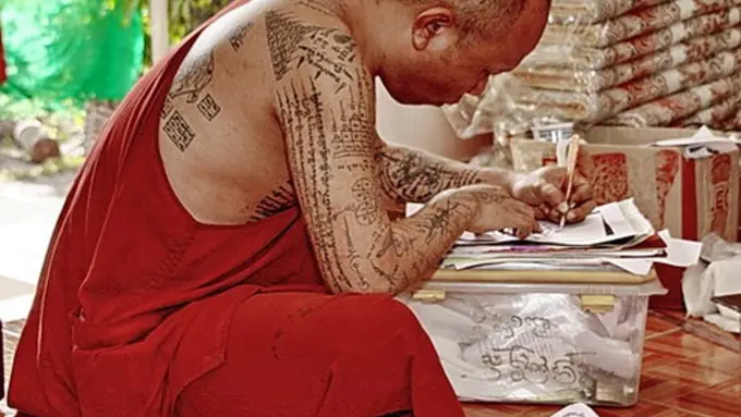 Tato Keren Para Biksu Thailand yang Bakal Bikin Kamu Iri