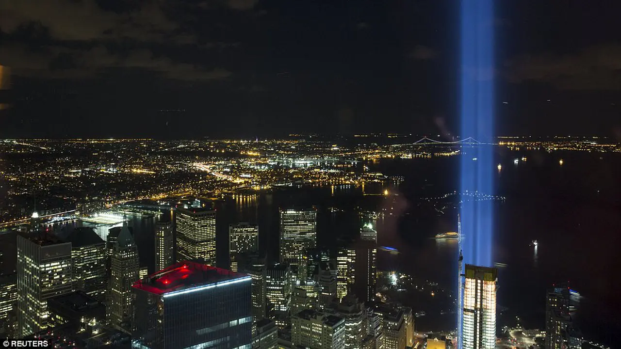 Cahaya Biru Mengenang Tragedi 9/11**