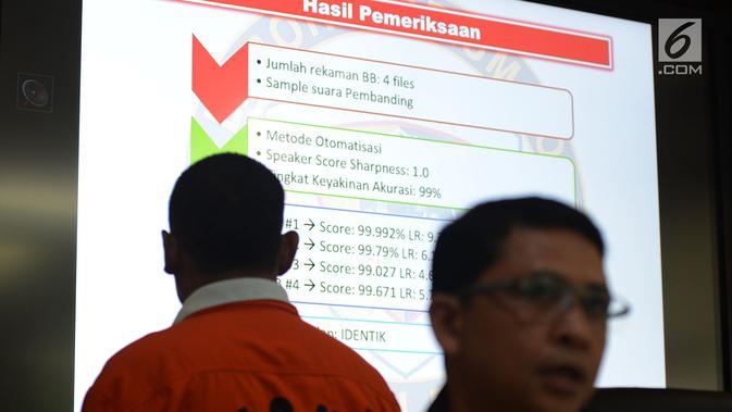 Direktorat Tindak Pidana Siber Bareskrim Polri menghadirkan tersangka BBP saat Rilis berita hoaks 7 kontainer surat suara tercoblos di Jakarta, Rabu (9/1). BBP diketahui sebagai pemilik suara rekaman hoaks yang viral tersebut. (Merdeka.com/Imam Buhori)