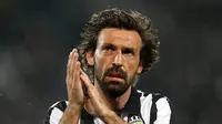 5. Andrea Pirlo - Maestro lini tengah Italia ini akhirnya pensiun di usia 38 tahun bersama New york City FC. Pemain berjuluk Il Metronome itu sempat memperkuat tiga klub besar Italia, Inter Milan, AC Milan dan Juventus. (AFP/Marco Bertorello)