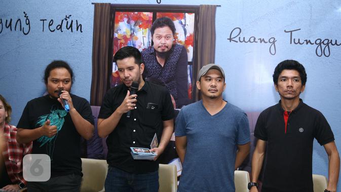 Is Hengkang Ini Vokalis Baru Payung Teduh Showbiz Liputan6 Com