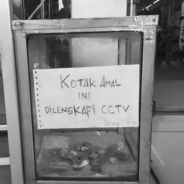 6 Tulisan Ada CCTV Ditempel di Tempat Nyeleneh Ini Bikin Gagal Paham