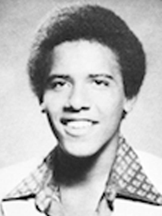 Senyum Barack Obama dari gambar buku tahunan 1979  yang dikeluarkan oleh kampanye kepresidenannya pada tahun 2008. Obama bersama keluarganya berencana mengunjungi tiga wilayah, yakni Jakarta, Yogyakarta, dan Bali. (AFP Photo/Obama For America)