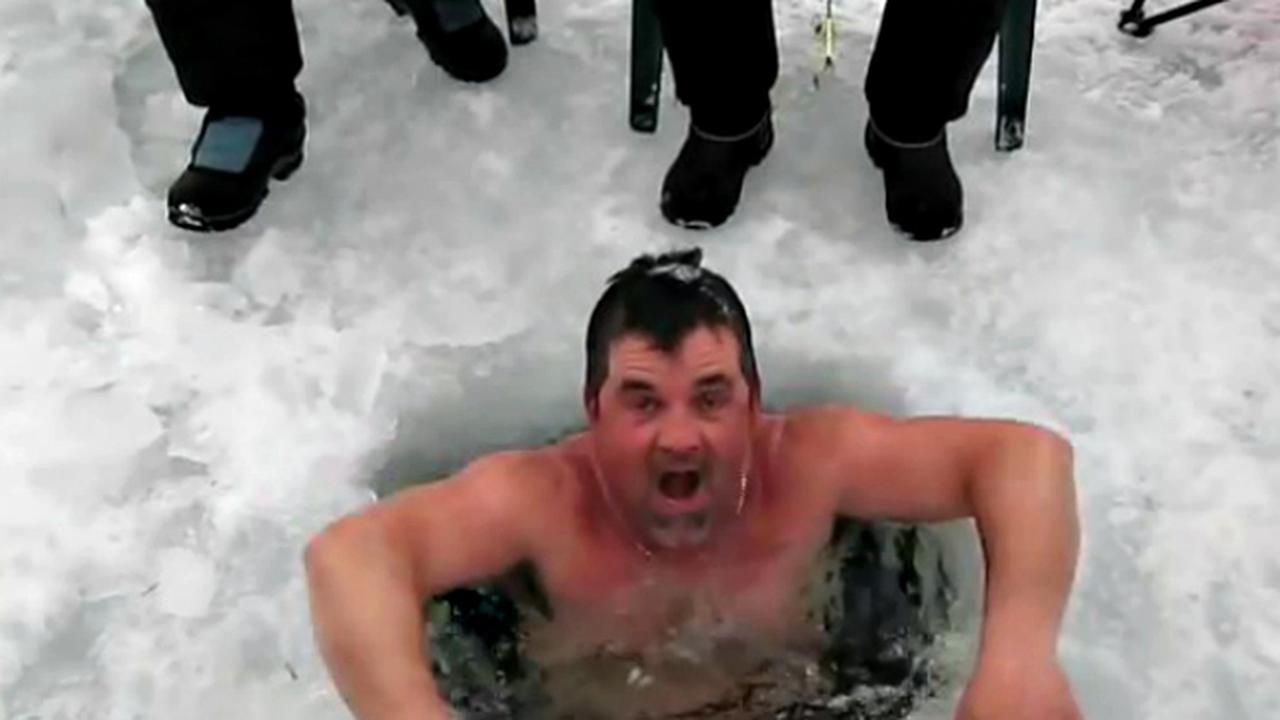 Kejutan Memancing di Danau Beku 