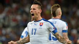 Ekspresi pemain Slovakia, Marek Hamsik, setelah mencetak gol kedua Slovakia ke gawang Rusia pada laga kedua Grup B Piala Eropa 2016, Rabu (15/6/2016) malam WIB. (AFP/Philippe Huguen)