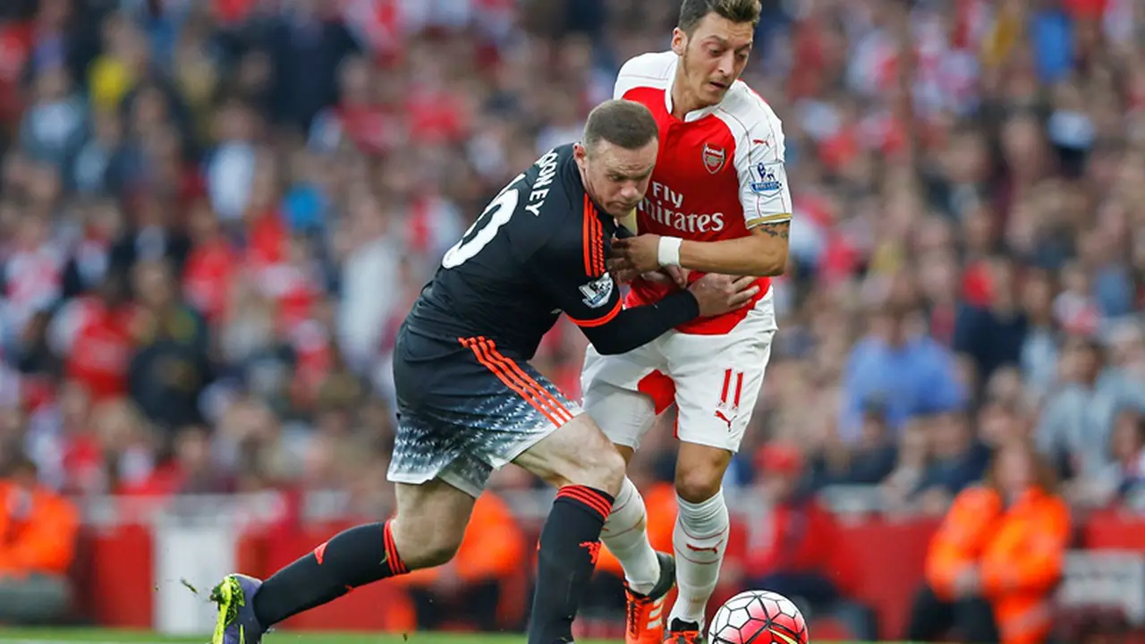 Wayne Rooney dan Mesut Oezil
