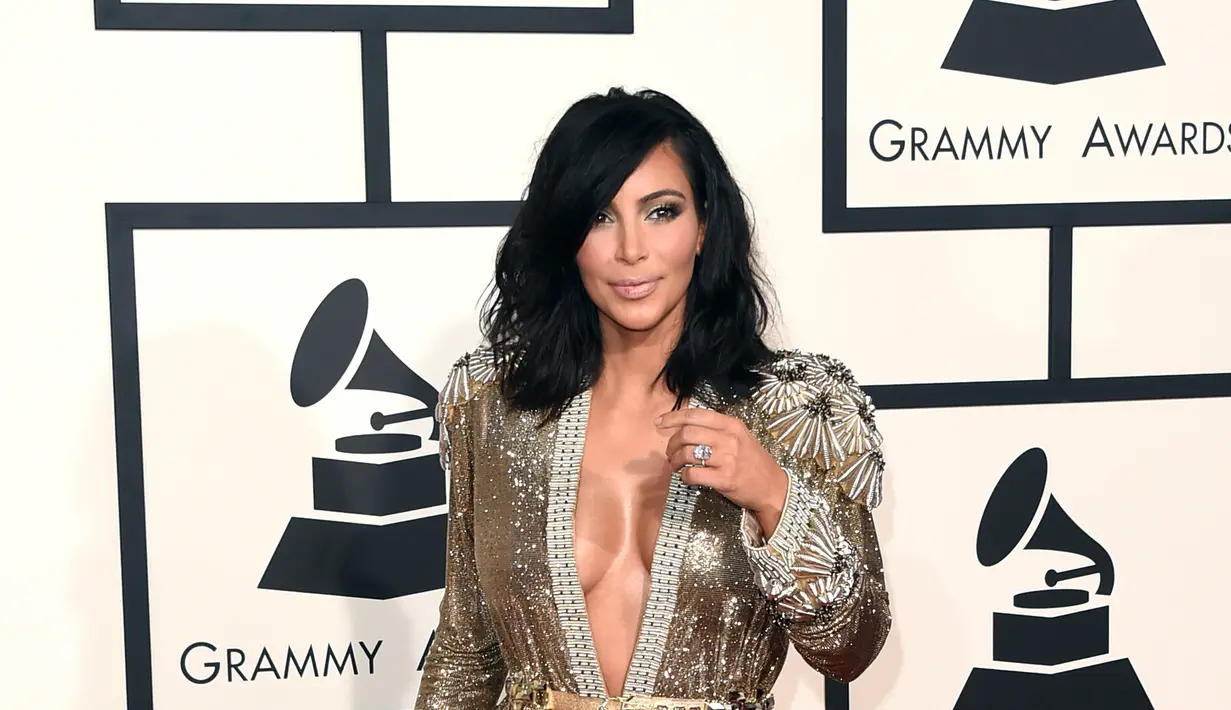 Kim Kardashian yang dikenal sebagai kaum sosialita di kalangan selebriti Hollywood memang kerap tuai kontroversi. Kini, Kim Kardashian tengah menjalani program diet sehat demi memperoleh tubuh yang aduhai. (AFP/Bintang.com)