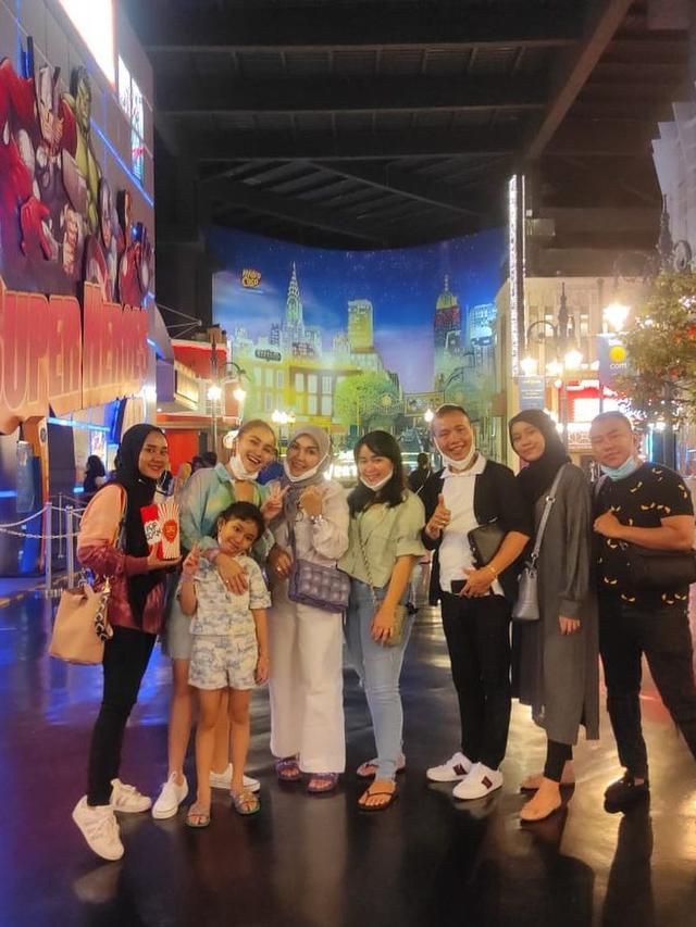 6 Momen Liburan Ayu Ting Ting Bareng Keluarga Usai Lebaran, Penuh Keceriaan