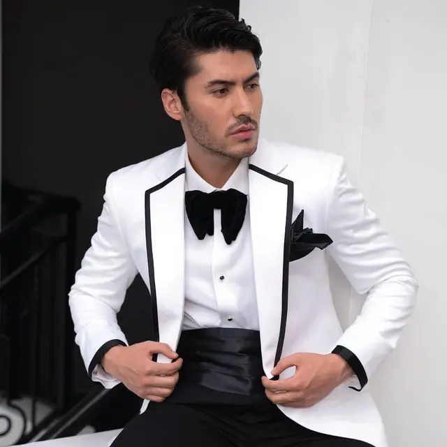 7 Gaya Valentino Peter dengan Setelan Jas yang Ini Tampil Stylis
