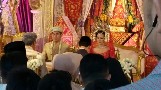 Pernikahan Nina Zatulini dan Chandra Tauphan