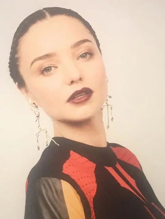 Tidak hanya itu, keunikan yang terjadi di pesta ini adalah ketika para tamu yang hadir dijemput dengan limosin hitam di tempat rahasia dan baru melanjutkan perjalanan ke lokasi pesta pernikahan Evan dan Miranda. (Instagram/mirandakerr)