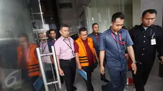 Dirut PT Mahkota Negara, Marisi Matondang meninggalkan gedung KPK usai menjalani pemeriksaan sebagai tersangka, Jakarta, Kamis (2/3). Marisi diperiksa sebagai tersangka atas kasus pengadaan alat kesehatan. (Liputan6.com/Helmi Afandi)