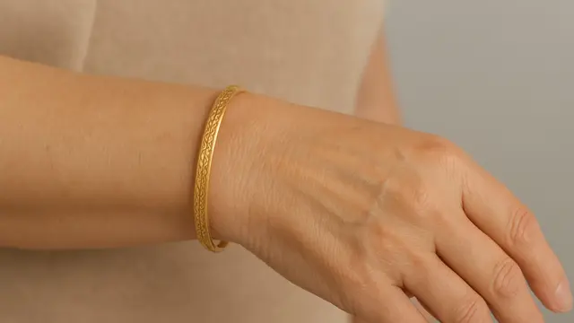 6 Model Gelang Emas Simple Cocok untuk Dipakai Sehari Hari oleh Ibu-ibu Usia 50 Tahun