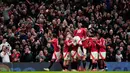 Hasil ini membuat MU berhak lolos ke final dengan kemenangan agregat 7-1 usai menang 3-0 di leg pertama. Di final, MU akan menghadapi sesama tim Inggris, Tottenham. (AP Photo/Dave Thompson)