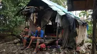 Rumah bekas kandang kambing milik Sarbini dan keluarganya di di Kampung Palembangan, Desa Dukuh, Kecamatan Kragilan, Kabupaten Serang, Banten. (Liputan6.com/Yandhi Deslatama)