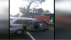 Sebuah minibus yang mengangkut santri Ponpes Darussalam Gontor, Magelang, terlibat kecelakaan maut.