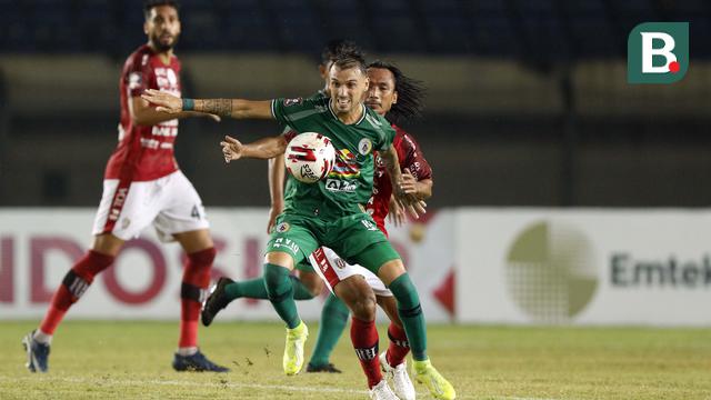 FOTO: Melihat Aksi Mas Har Kembali Main di Stadion Si Jalak Harupat