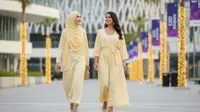 8 Inspirasi Padu Padan Baju Lebaran Warna Butter Yellow yang Sedang Tren