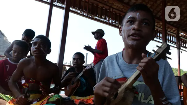 Aktivitas Anak-Anak Papua di Rumah Seni Sawinggrai