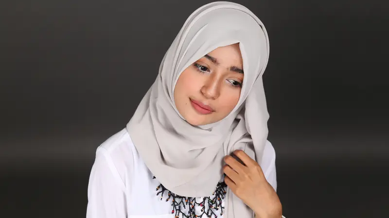 Cara Memakai Jilbab Segi Empat Untuk Pesta Pernikahan