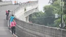 Sejumlah warga beraktivitas di Jalan Layang Non-Tol Antasari saat hari pertama pemberlakuan car free day di Jakarta, Minggu (14/1). Pemanfaatan JLNT Antasari ini, diberlakukan mulai Minggu, 14 Januari 2018. (Liputan6.com/Immanuel Antonius)