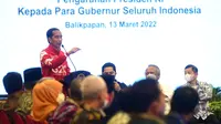 Presiden Jokowi memberikan sejumlah arahan kepada para gubernur se-Indonesia, di Hotel Novotel, Balikpapan, Kaltim, Minggu (13/03/2022). (Foto: BPMI Setpres/Muchlis Jr)