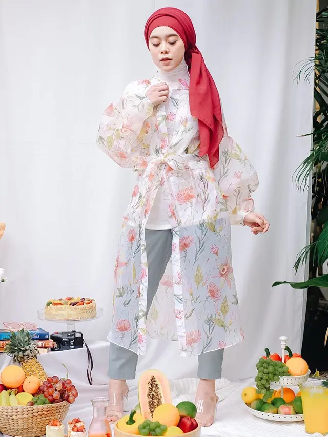 Gaya Pemotretan Lesty Kejora, Tampil Memukau Dalam Balutan Warna Pastel. (Sumber: Instagram/sidelinelabel)