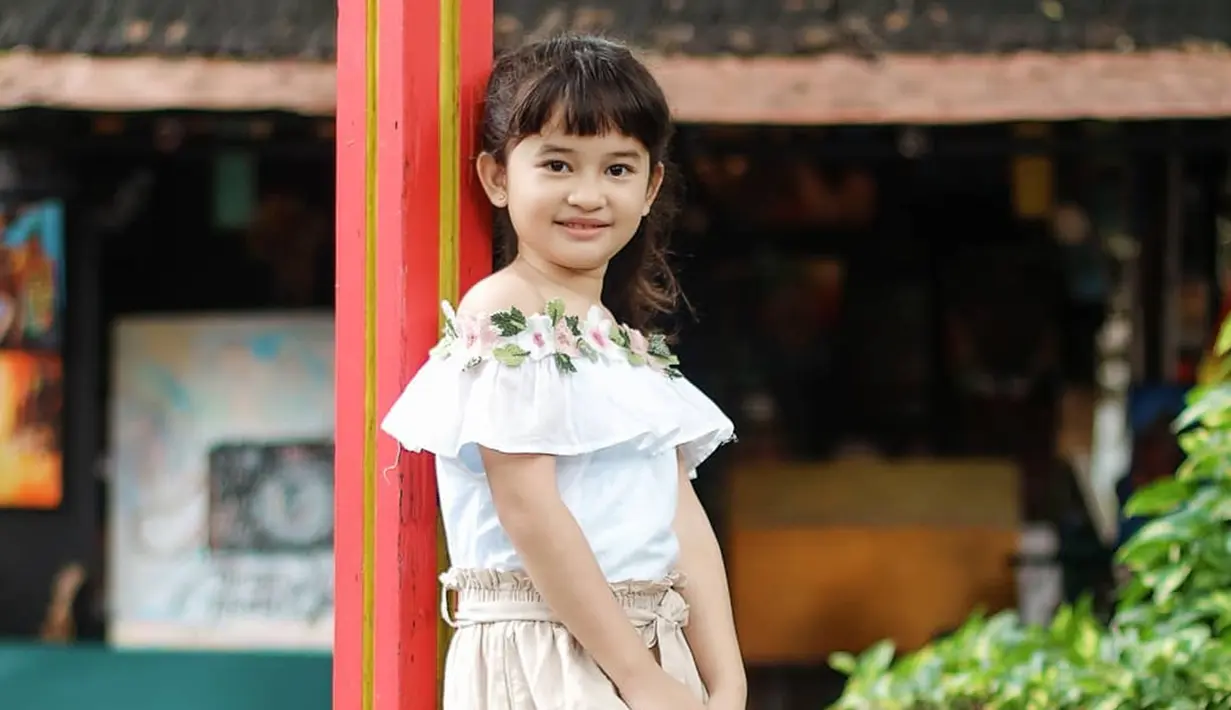 Melalui media sosial, Graciella Abigail kerap memperlihatkan berbagai kegiatannya. Mulai saat syuting hingga liburan, penampilan gadis cilik satu ini berhasil mencuri perhatian netizen. (Liputan6.com/IG/@graciellaabigail)