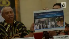 Dirtipidter Bareskrim Polri Brigjen Agung Budijono menunjukkan lembar cetakan barang bukti terkait kasus Tindak Pidana Ketenaganukliran di Jakarta, Jumat (13/3/2020). Satu karyawan Batan berinisial SM ditetapkan sebagai tersangka kasus zat radioaktif di Tangerang Selatan. (merdeka.com/Imam Buhori)