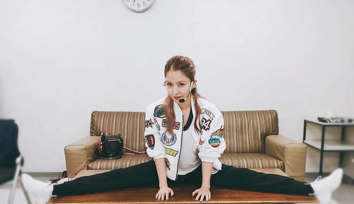BoA menitih karier sudah 16 tahun didunia musik yang sudah membesarkan namanya. Namun, berbagai pujian kerap berdatangan dari netizen untuk BoA. Ya, mereka menilai sosok BoA adalah wanita yang senantiasa awet muda. (Soompi/Bintang.com)