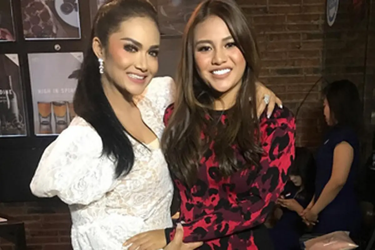 [Bintang] Krisdayanti dan Aurel Hermansyah