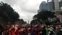 Pesta Juara Persija, Jakmania Lumpuhkan Jalan Jendral Sudirman (Liputan6.com/Cakra)