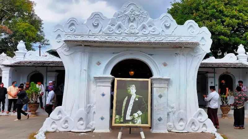 Sepak Terjang Sultan Cirebon Arief Natadiningrat Sosok Periang Melestarikan Seni Budaya dan Pluralis