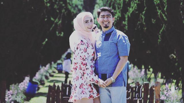 [Bintang] Ustaz Solmed dan April Jasmine