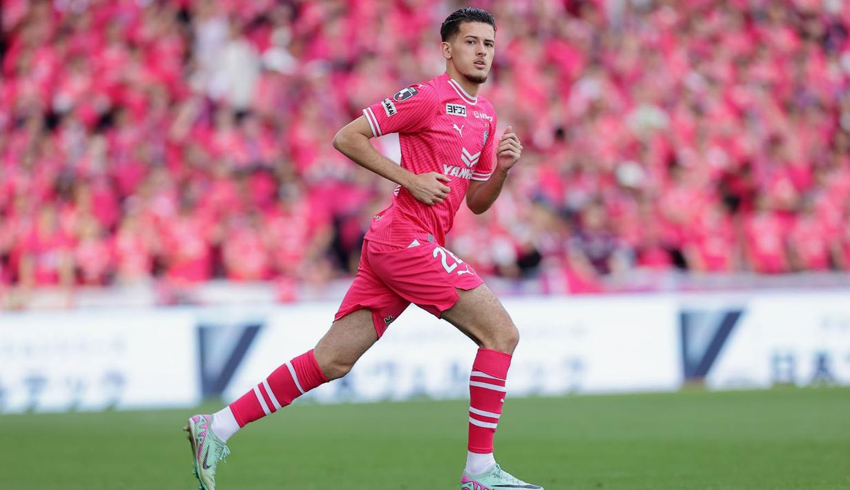 Justin Hubner yang berposisi sebagai bek tengah ini tiga kali bermain di Meiji Yasuda J1 League 2024. Hubner sempat jadi pemain pengganti saat lawan Albirex Niigata dan Kawasaki Frontale, masing-masing bermain tiga menit dan dua menit dengan hasil sama-sama menangguk tiga poin. (J.LEAGUE)