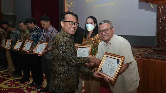 Kementerian Koordinator Bidang Perekonomian menggelar kegiatan “Penyerahan Apresiasi dalam Pengawalan Agenda Reformasi Birokrasi Tahun 2021-2022” di Graha Sawala Kemenko Perekonomian, Rabu (29/3/2023). (Dok Kemenko Perekonomian)