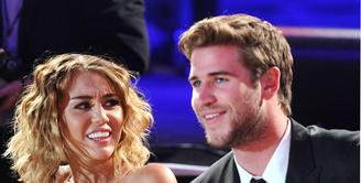 Bicara soal kemesraan, pasangan Miley Cyrus dan Liam Hemsworth lah sang juara. Beberapa waktu lalu keduanya memang sempat putus, namun kembali bersama. Bahkan pernikahan pun telah direncanakan. (AFP/Bintang.com)