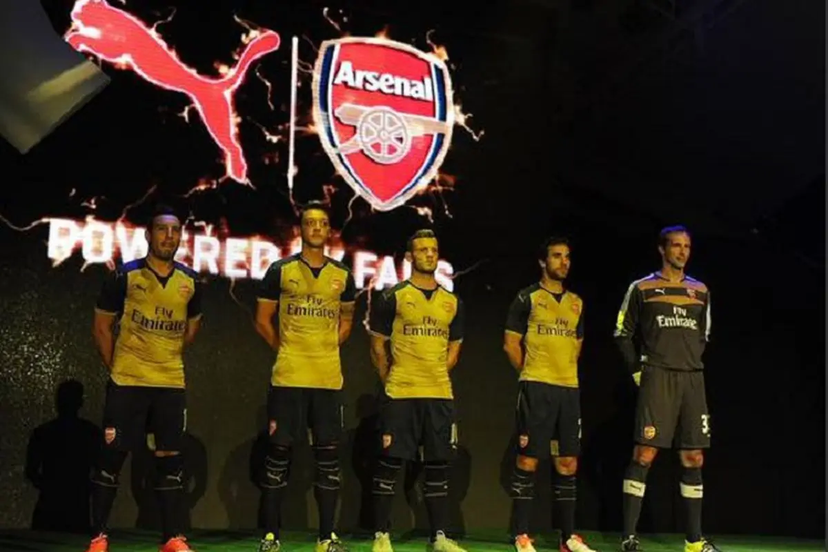 Jersey tandang Arsenal