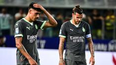 Pemain AC Milan tak mampu menutupi kekcewaan setelah dipaksa menyerah tim promosi Parma pada laga pekan kedua Serie A 2024/2025, Sabtu (24/8/2025). (AFP/Piero Cruciatti)