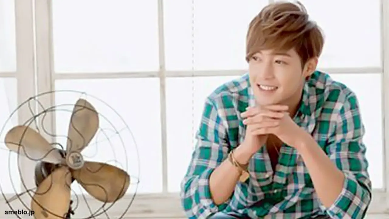 kim-hyun-joong-duduk-130429c.jpg