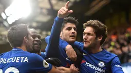 Striker Chelsea, Alvaro Morata, merayakan gol yang dicetaknya ke gawang Tottenham pada laga Premier League di Stadion Stamford Bridge, London, Minggu (1/4/2018). Chelsea kalah 1-3 dari Tottenham. (AFP/Glyn Kirk)